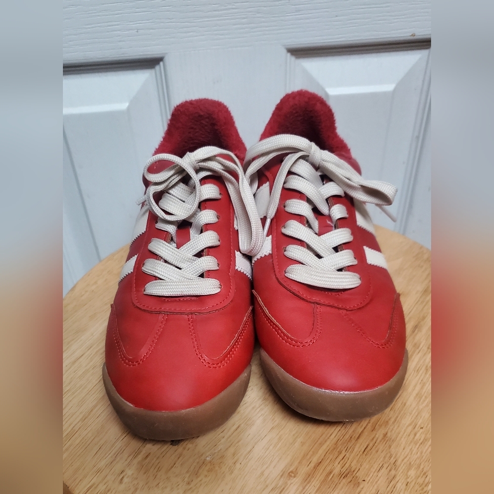DOLCE VITA RED AND CREAM SLIM SNEAKERS